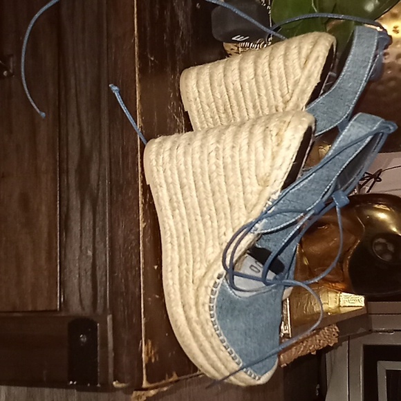 Saint Laurent - Picture 8 of 8